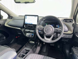 運転席まわりです。 各操作スイッチは使いやすい位置に配置されてます。