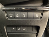 各種機能の切替スイッチは運転席パネル下に集約されています。任意で切り替え可能なため状況に合わせてお使いください。