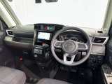 運転席まわりです。 各操作スイッチは使いやすい位置に配置されてます。