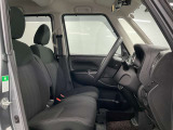 【運転席】シート周りは使用感も少なく、良好な状態となります。丁寧につかわれていたことがよくわかります。