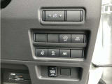両側オートスライドドアです♪運転席のボタンやキーのボタンでも開閉できます!手荷物がいっぱいの時でも簡単にドアの開け閉めができるのでとっても便利です♪