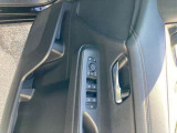 全席パワーウィンドウとなっています。運転席はオートになっているのでワンタッチ開閉することが出来ます。