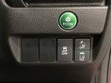Hondaセンシング用の、VSA(ABS+TCS+横滑り抑制)解除と路外逸脱抑制機能のオンオフスイッチなどはハンドルの右側に装備しています。燃費に役立つECONボタンもここです。