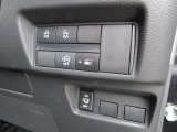 運転席の操作部 左右スライドドアの開閉も出来ます。