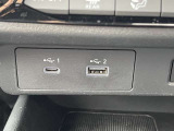 USB電源ソケット。タイプAと、タイプCが各一個装備されています。