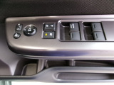 運転席から全ての窓の開閉ができます。ウィンドウロック機能はお子様のいたずら防止に有効です。