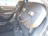 ◆チップアップ&ダイブダウン機構付【ULTR SEAT】は後席座面を左右分割で跳ね上げることができます。トランクで積載できない背の高い荷物をラクラク収納できます。ホンダ車ならではの人気装備です。