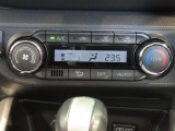 オートエアコンで快適な室内です。