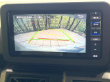 【バックカメラ】駐車時に後方がリアルタイム映像で確認できます。大型商業施設や立体駐車場での駐車時や、夜間のバック時に大活躍!運転スキルに関わらず、今や必須となった装備のひとつです!