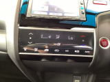 オートエアコンで、毎日のドライブを快適に。温度、風量を自動で調整し、理想的な車内環境を提供します。プラズマクラスター技術搭載の、フルオートエアコン。空気の浄化や脱臭に効果があります。