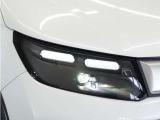 【LEDヘッドライト+デイタイムランニングランプ】主流のLEDヘッドライトに、日中でも他者からの視認性を良くするデイタイムランニングランプ装備!スタイリッシュでかっこよく仕上がっています。