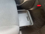 シート下収納 車検証など収納可能