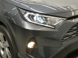 LEDヘッドライトです。デザイン性がよくとても明るいので、夜間の走行や悪天候でも安心です。しかも長寿命!