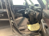 フィット感のあるシート。身体をしっかりと支えてくれるので、長時間の運転も快適にサポートしてくれます。