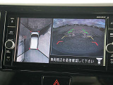 アラウンドビューモニターで運転席からクルマの前後左右の状況を確認できます。