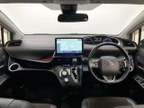 シンプルながら機能性あふれる運転席廻りです。視界性もよく、運転しやすいですよ。