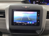 【バックカメラ】運転が苦手な方も車庫入れラクラクです!ギアをリバースに入れれば自動的に切り換わりますので、面倒な操作は不要です♪狭い駐車場もお車を傷つけず安心ですね!