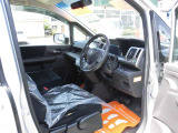運転席はドライバーがリラックスして運転できるようになっています!ぜひ一度ご来店し座ってみてください!