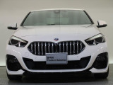 【キドニーグリル】BMWの代名詞。一目見ただけでBMWであると認識できる確固たるアイコンとして存在感を放ちます。