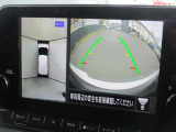 自車を真上から見下ろすように映し出すので周囲の状況が分かるアラウンドビューモニター搭載。フロントカメラとしても使用できます。車庫入れなど苦手な人の頼りになる助っ人です。