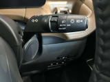 車外の明るさに応じでライトを点灯、消灯してくれるオートライト機能です☆お天気の良い昼間のトンネル走行などオートにしてると便利で安心です☆エンジン停止時にライトの消し忘れも無くなります☆