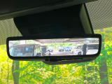 【デジタルインナーミラー】後席の大きな荷物や同乗者で後方が確認しづらい時でも安心!カメラが撮影した車両後方の映像をルームミラー内に表示。クリアな視界で状況の確認が可能です!