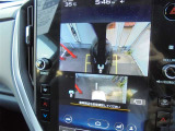 ☆両サイドビューです!左右両サイドに設置されたカメラからの映像を表示し、車両側方の安全確認や狭い小路での接触回避などの操作を補助するモードです。