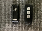 スマートキー付きですからドアロックの開閉およびエンジンスタートが楽々です。電動スライドドアの開け閉めもボタンで操作できます。スペアキーも同じものを用意しております。