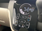 【オートエアコン】一度お好みの温度に設定すれば、車内の温度を検知し風量や温度を自動で調整。暑い&hellip;寒い&hellip;と何度もスイッチ操作をする必要はありません。快適な車内空間には必須の機能ですね♪