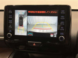 パノラミックビューモニター付きです。車両を上から見たような映像をディスプレイオーディオ画面に表示。運転席からの目視だけでは見にくい、車両周辺の状況をリアルタイムでしっかり確認できます。