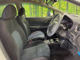 運転席まわりには十分なスペースがあり、大柄な方でもゆったり運転していただける環境です。