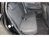 Honda独自のセンタータンクレイアウト、低床設計で床が低くドアも大きく開きますので、女性やお子様、ご年配の方にも一段と乗り降りがしやすくなっています。
