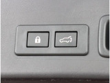 パワーリヤゲートを搭載しておりますので、ワンタッチでリヤゲートの開閉が楽々!