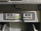 【純正ビルトインETC】有料道路を利用する際に料金所で停止することなく通過できる、ETC車載器が装備されています。セットアップを行うことで利用可能になります。
