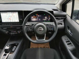 視界が良く操作しやすい運転席 様々なスイッチ類が安全と快適をお届けいたします。