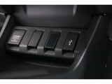 スマートフォンなどの音楽再生が可能なUSB接続ジャック装備車両です♪♪♪