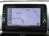 【ナビ】メモリーナビ(MM321D-L)付きです。目的地を設定すれば初めての場所でも簡単に行くことができます。もちろん音楽だって聴けちゃいます♪
