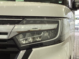 LEDヘッドライトは、点灯の瞬間から最大光量を発揮し、突然暗くなるトンネルなどでの安定感を高めます。