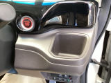 スマートキーシステム搭載ですので、ハンドル横のスイッチを押せば、エンジンスタート!