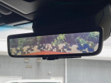 【デジタルインナーミラー】後席の大きな荷物や同乗者で後方が確認しづらい時でも安心!カメラが撮影した車両後方の映像をルームミラー内に表示。クリアな視界で状況の確認が可能です!