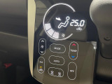 【オートエアコン】一度お好みの温度に設定すれば、車内の温度を検知し風量や温度を自動で調整。暑い&hellip;寒い&hellip;と何度もスイッチ操作をする必要はありません。快適な車内空間には必須の機能ですね♪
