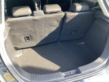 リアゲートを開けた時に荷物が落ちない様に、荷室は深い設計です。