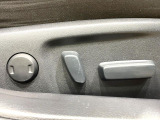 【パワーシート】スイッチ一つで簡単にシートの微調整が可能!電動だから力もいりません!快適なシートポジションにセットして、快適なドライブをお楽しみください。