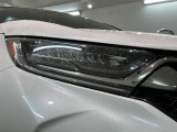 LEDヘッドライトは、点灯の瞬間から最大光量を発揮し、突然暗くなるトンネルなどでの安定感を高めます。