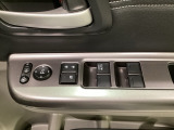 パワーウインドウは運転席でドア4枚とも上下の操作ができるようになっています。子供さんが勝手に操作できないようにロックすることも可能です。