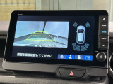 リバースギアに入れるだけで後方の表示へ切り替わります。夜間や雨の日の駐車も楽になりますよ。
