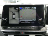 これが【アラウンドビューモニター】上空から見下ろしているかのような映像を映し出して、スムーズな駐車をアシスト