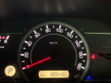 視認性に優れたメーターを採用しており、走行中でも車速や情報が分かりやすく表示されます。運転時の視線移動をむりのない範囲に抑え、快適で安心感のあるドライブをサポートします。