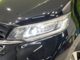 【LEDヘッドライト】悪天候や夜間走行時も良好な視界を確保し安心して運転できる高輝度LEDヘッドライトを装備!点灯速度が早く、消費電力も抑えられています。