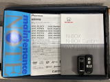 スマートキーは鍵をバッグに入れたままでもドアロックの開閉やエンジンのON・OFFができます。夜間や雨の日も鍵を探さなくて良いので便利です。